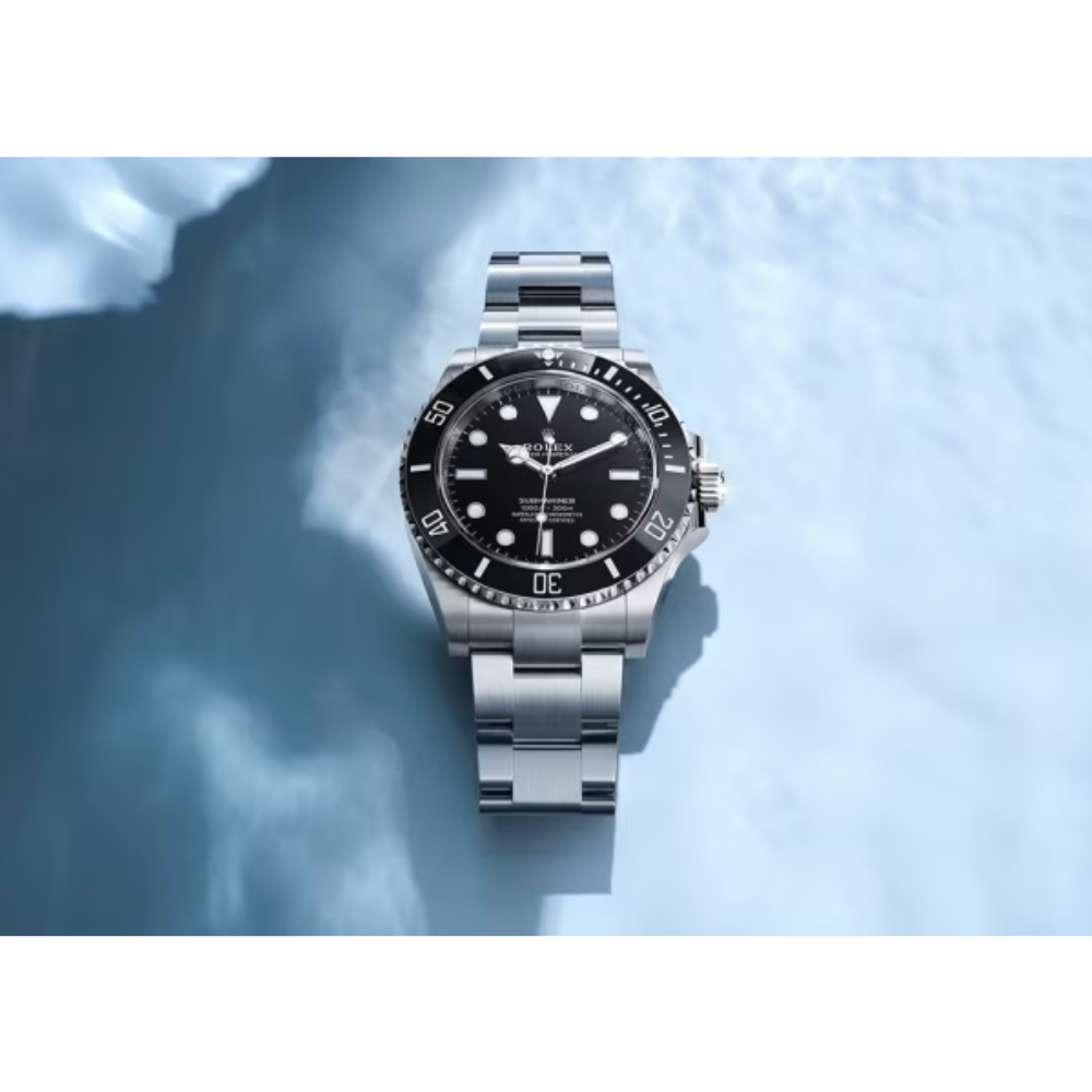 Rolex Submariner Oystersteel Ref# 124060 - Image 2